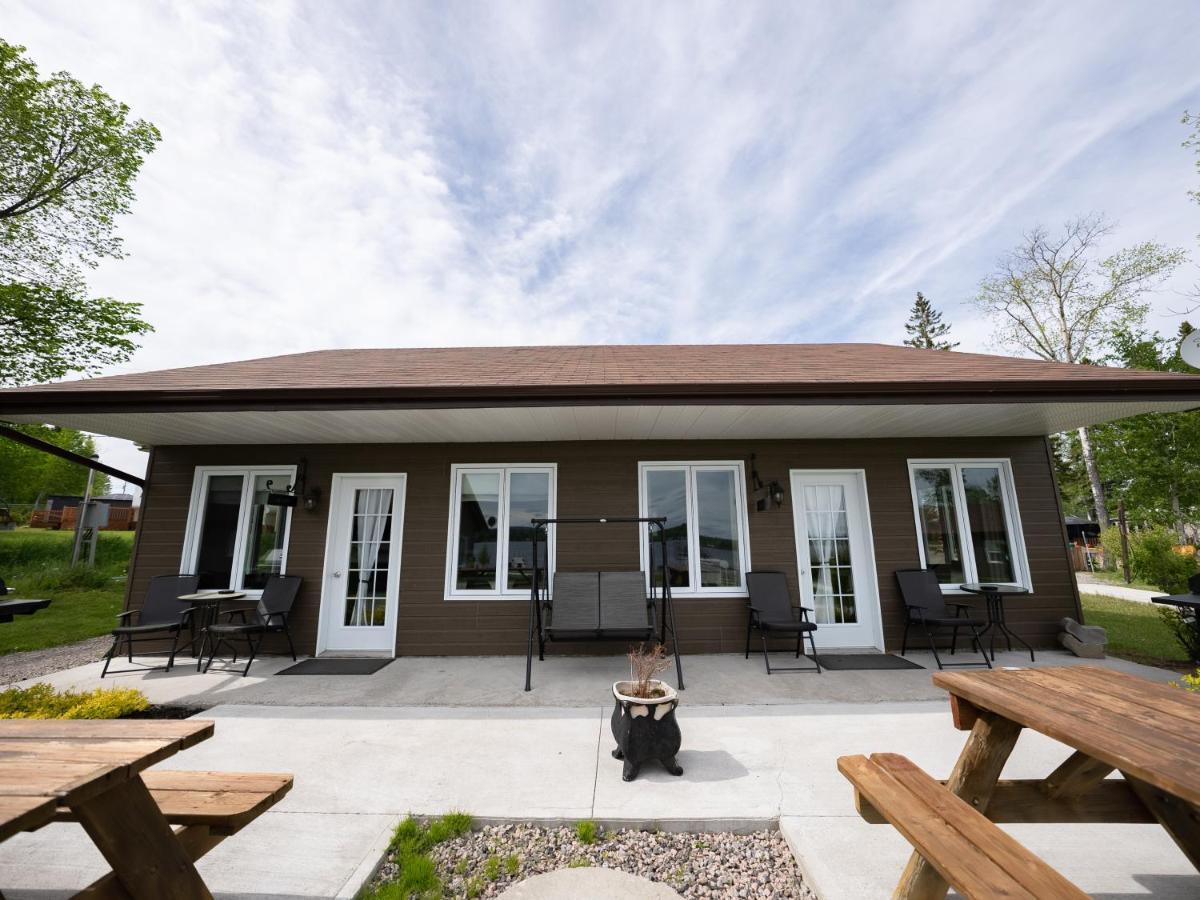 Les Chalets Baie Cascouia, Nature & Experience Larouche Exterior foto